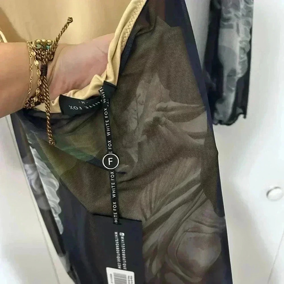 White fox long sleeve open back women’s dress - Picture 9 of 9